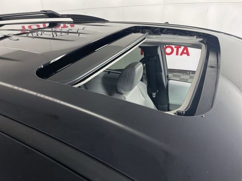 New 2026 Toyota Sienna XLE image 10