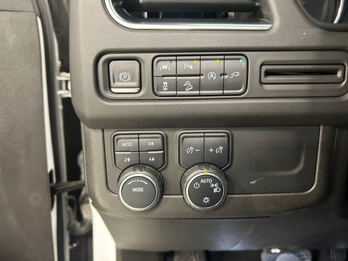 Used 2021 Chevrolet Tahoe Z71 w/ Luxury Package AWD/4WD image 20