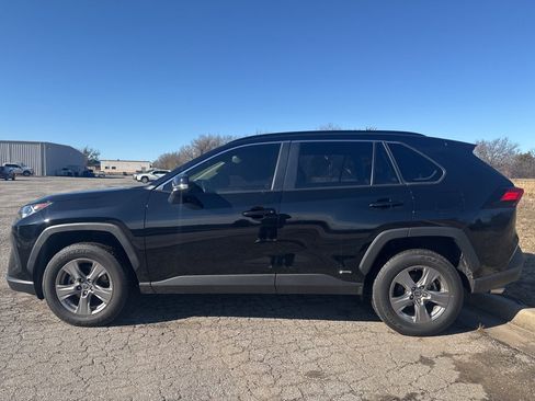 Used 2022 Toyota RAV4 LE image 3