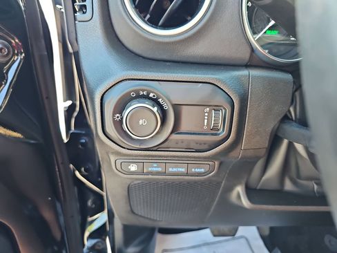 Used 2023 Jeep Wrangler Unlimited Sahara w/ Cold Weather Group AWD/4WD image 36