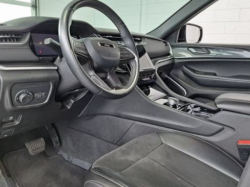 Used 2022 Jeep Grand Cherokee Altitude AWD/4WD image 8