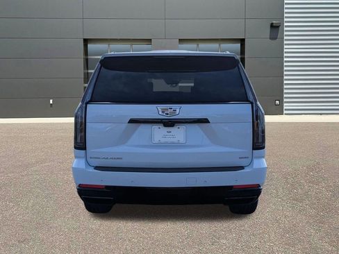 Certified 2026 Cadillac Escalade ESV Platinum Sport w/ LPO, Floor Liner Package AWD/4WD image 9