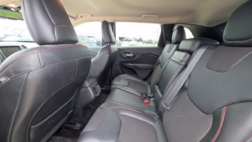 Used 2014 Jeep Cherokee Trailhawk w/ Comfort/Convenience Group AWD/4WD image 13