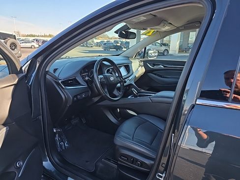 Used 2021 Buick Enclave Essence image 14