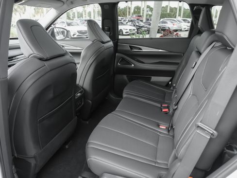 Certified 2026 INFINITI QX60 Luxe w/ Cargo Package FWD image 32