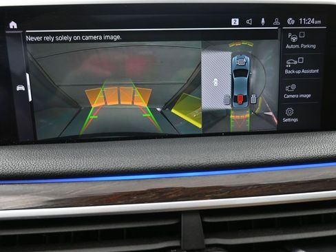 Used 2020 BMW 740i w/ Premium Package image 32