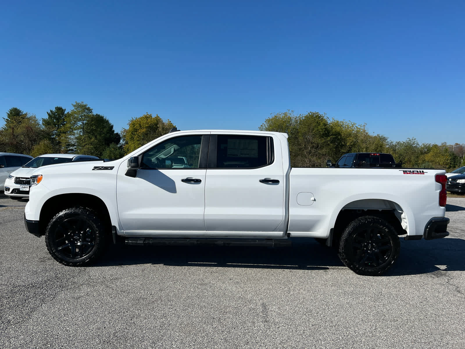 Used 2024 Chevrolet Silverado 1500 LT Trail Boss w/ LPO, Dark Essentials Package AWD/4WD image 6