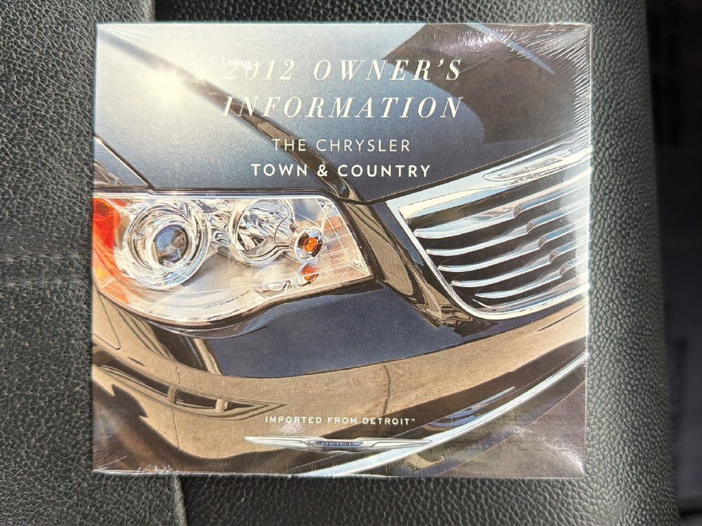 Used 2012 Chrysler Town & Country Touring-L w/ Entertainment Group #2 FWD image 16
