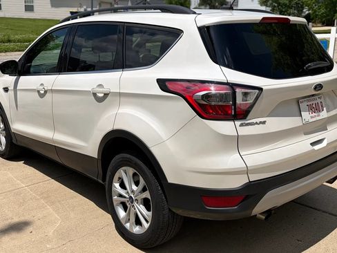 Used 2017 Ford Escape SE w/ Equipment Group 201A AWD/4WD image 4