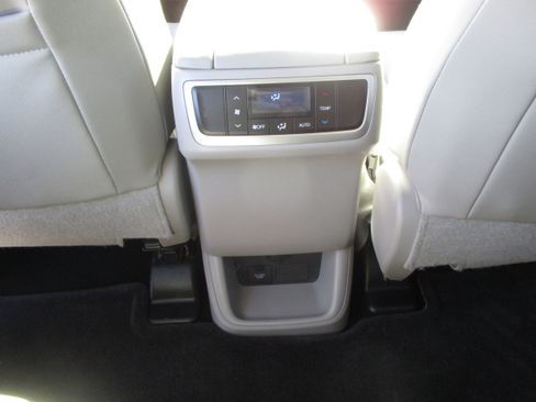 Used 2016 Toyota Highlander Limited image 41