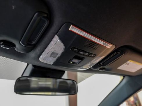 Used 2021 Toyota Corolla SE image 38