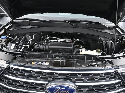 Used 2022 Ford Explorer XLT w/ Equipment Group 202A AWD/4WD image 19