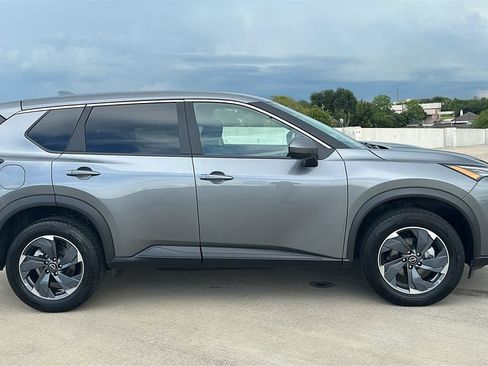 Used 2025 Nissan Rogue SV FWD image 13