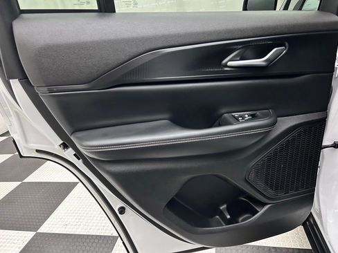 Certified 2023 Jeep Grand Cherokee Altitude image 13