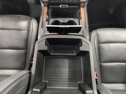 Used 2025 GMC Yukon XL Denali AWD/4WD image 18