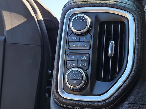 Used 2022 GMC Sierra 1500 SLT w/ SLT Premium Plus Package AWD/4WD image 25