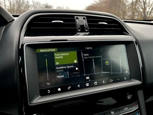 Used 2020 Jaguar F-PACE Premium image 43