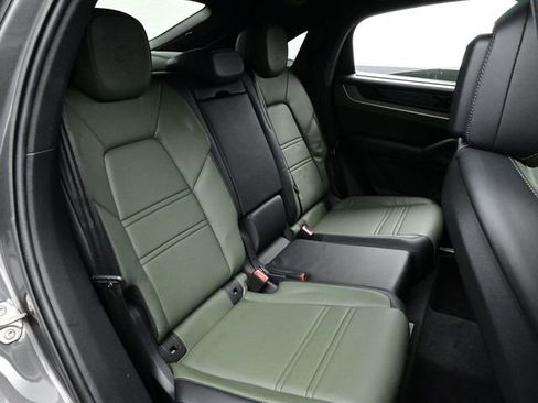 Certified 2025 Porsche Cayenne E-Hybrid Coupe image 17
