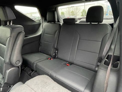 Used 2024 Chevrolet Traverse LT w/ Midnight/Sport Edition image 27
