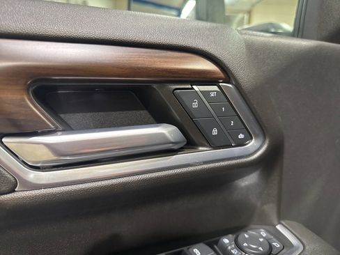 Used 2024 GMC Sierra 3500 SLT w/ SLT Convenience Package image 22