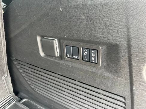 Used 2024 GMC Yukon Denali Ultimate AWD/4WD image 28