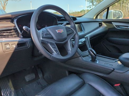 Used 2017 Cadillac XT5 Luxury w/ Driver Awareness Package image 28