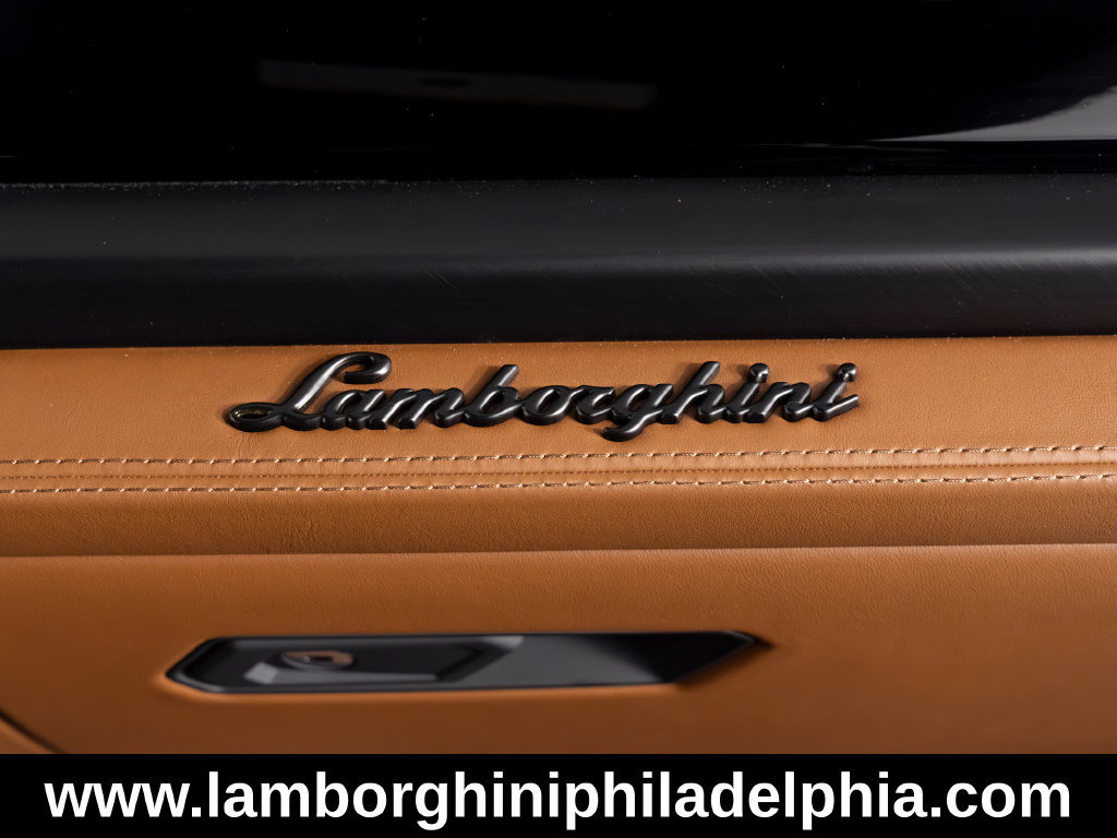 Used 2025 Lamborghini Urus SE AWD/4WD image 37