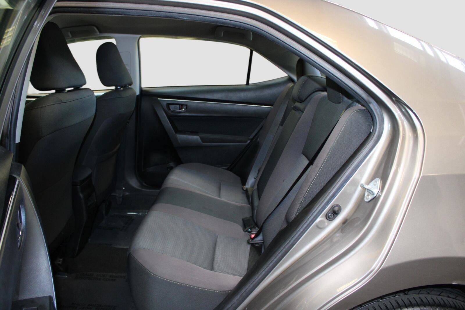 Used 2018 Toyota Corolla LE FWD image 35