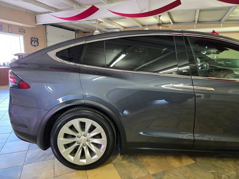 Used 2018 Tesla Model X 100D image 9