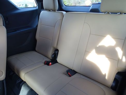 Used 2023 Chevrolet Traverse Premier image 9