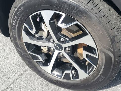 Used 2025 Kia Sportage EX image 4