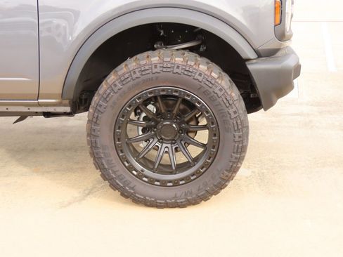 New 2025 Ford Bronco 4-Door image 9