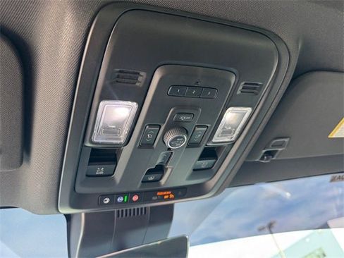 Used 2024 Chevrolet Suburban High Country image 18