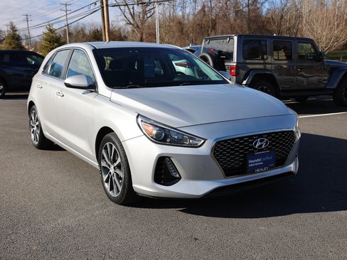 Used 2018 Hyundai Elantra GT image 1