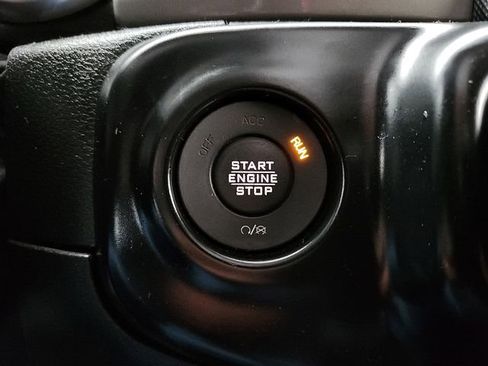 Used 2019 Jeep Wrangler Unlimited Sahara w/ Uconnect 4C Nav & Sound Group AWD/4WD image 21