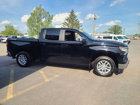 Used 2022 Chevrolet Silverado 1500 LT AWD/4WD image 5
