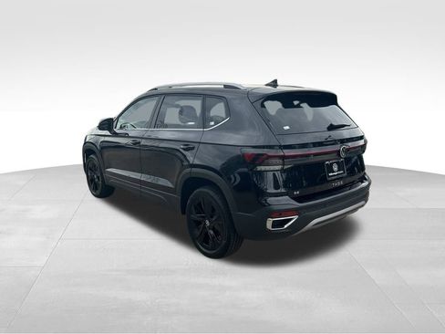 New 2026 Volkswagen Taos SE image 6