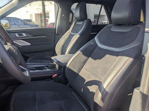 Used 2025 Ford Explorer ST image 14