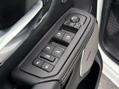 New 2026 RAM 1500 Laramie AWD/4WD image 12