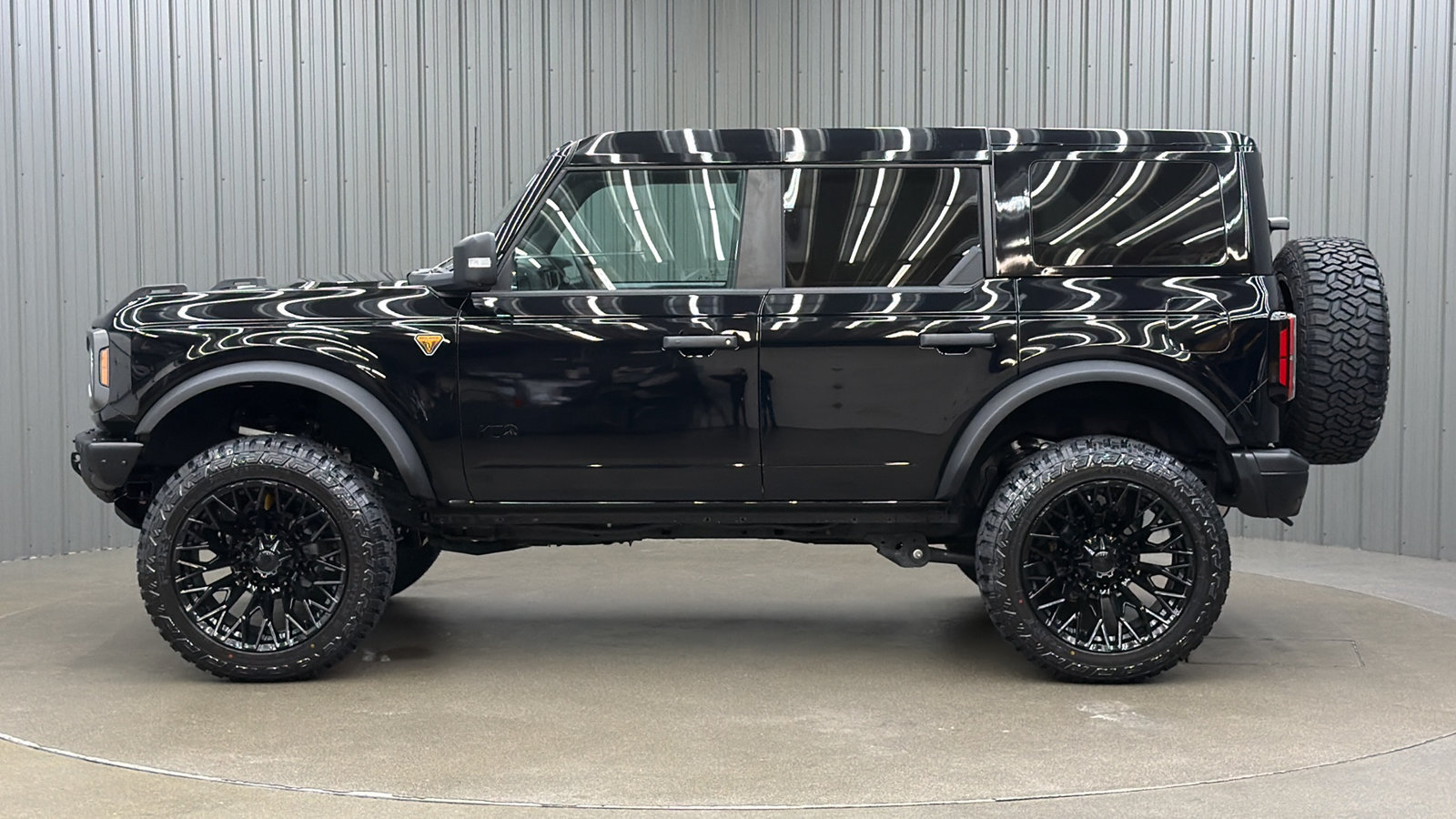 Used 2025 Ford Bronco Badlands AWD/4WD image 2
