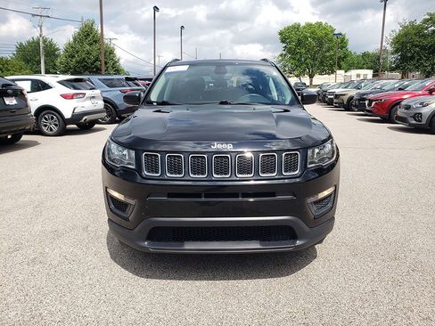 Used 2018 Jeep Compass Sport w/ Tech Group FWD image 2