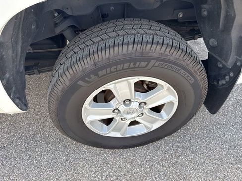 Used 2021 Toyota Tundra SR5 w/ SR5 Upgrade Package image 17