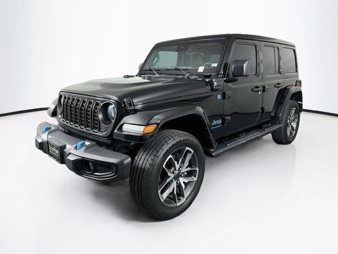 Used 2024 Jeep Wrangler Unlimited w/ Technology Group AWD/4WD image 3