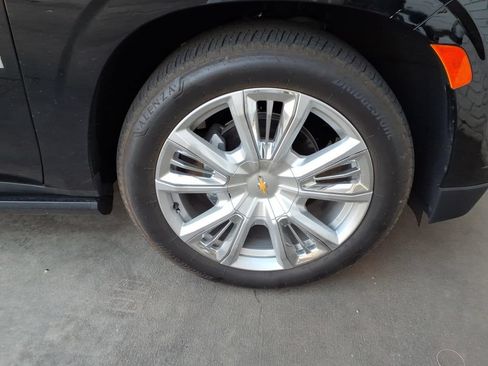 Used 2024 Chevrolet Suburban High Country AWD/4WD image 8