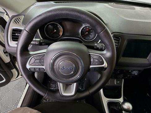 Used 2018 Jeep Compass Sport w/ Tech Group FWD image 19