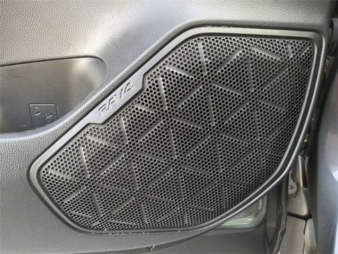 Used 2022 Toyota RAV4 XLE Premium image 19