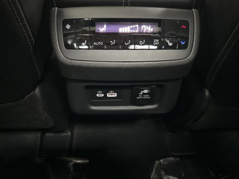 Used 2024 Nissan Pathfinder Platinum image 27