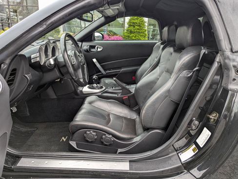 Used 2006 Nissan 350Z Touring RWD image 12