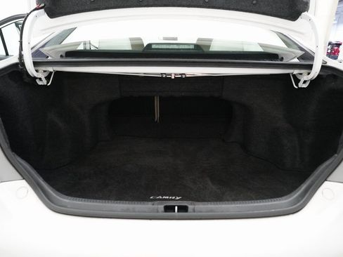 Used 2012 Toyota Camry LE image 10