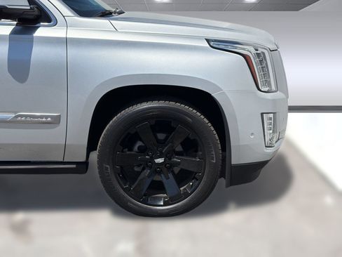 Used 2018 Cadillac Escalade Platinum AWD/4WD image 12